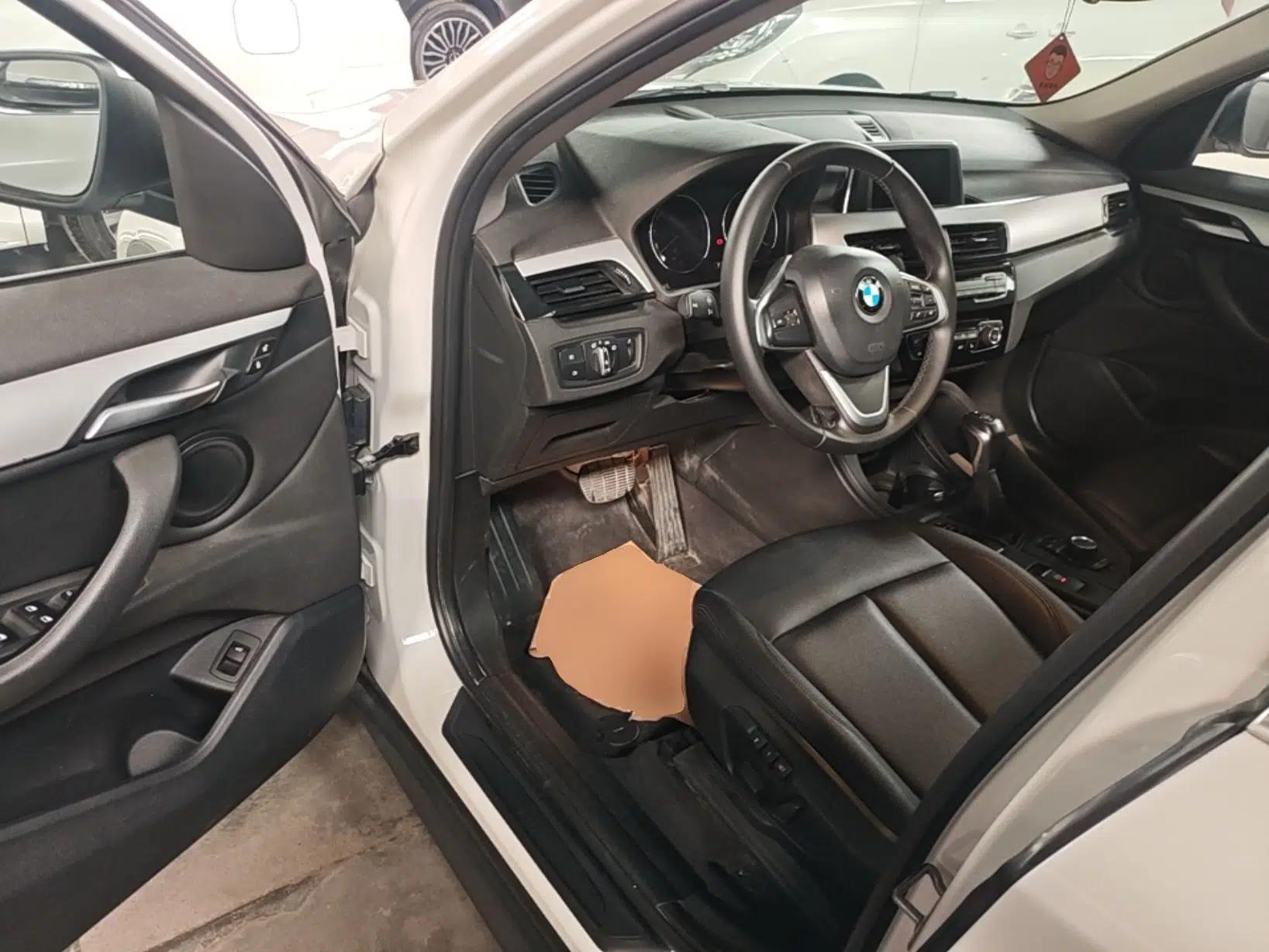 BMW X1 2019 sDrive20Li Leading Model — миниатюра 23