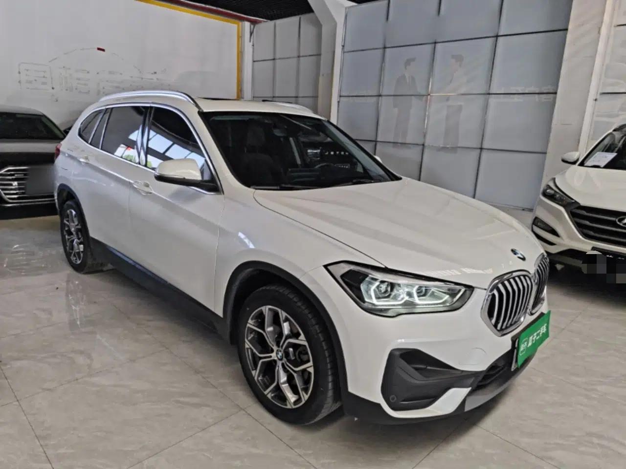 BMW X1 2022 sDrive25Li Leading Model — миниатюра 3