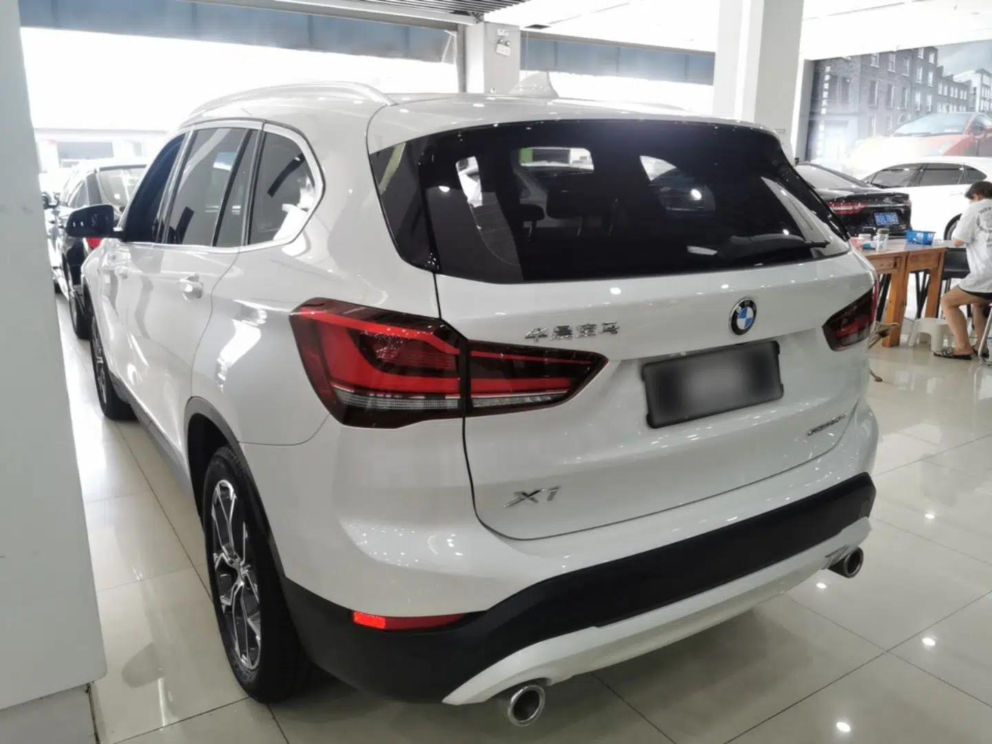 BMW X1 2021 sDrive25Li Leading Model — миниатюра 4