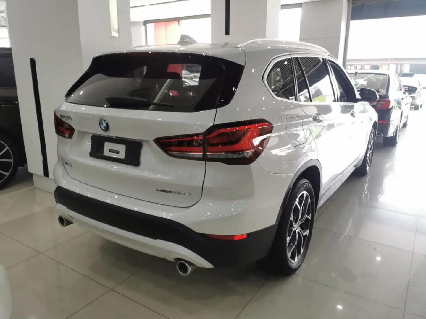 BMW X1 2021 sDrive25Li Leading Model — миниатюра 6