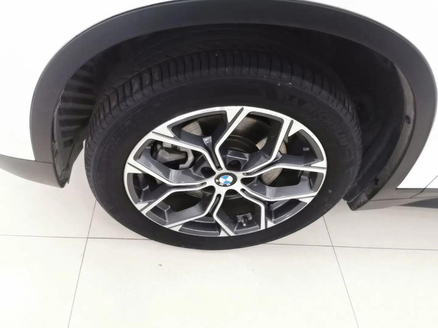 BMW X1 2021 sDrive25Li Leading Model — миниатюра 10