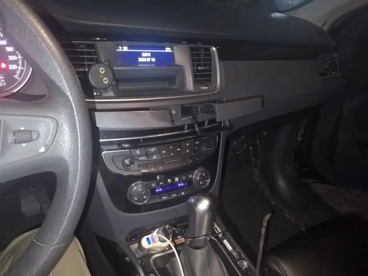 Peugeot 508 2013 2.0L 2nd Anniversary Edition with Automatic Sunroof – Classic Version — миниатюра 13