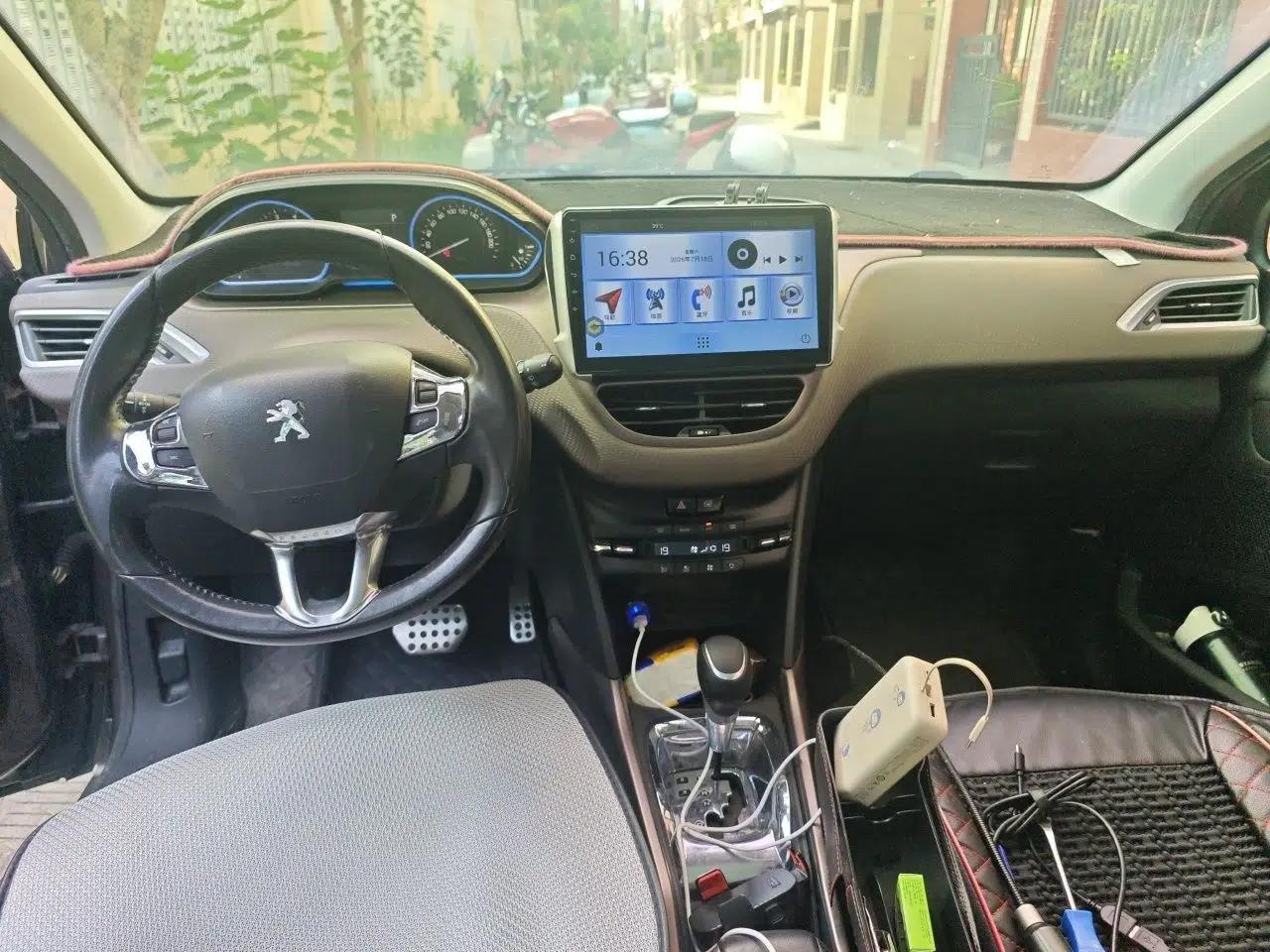 Peugeot 2008 2014 1.6L Automatic Navigation Edition — миниатюра 9