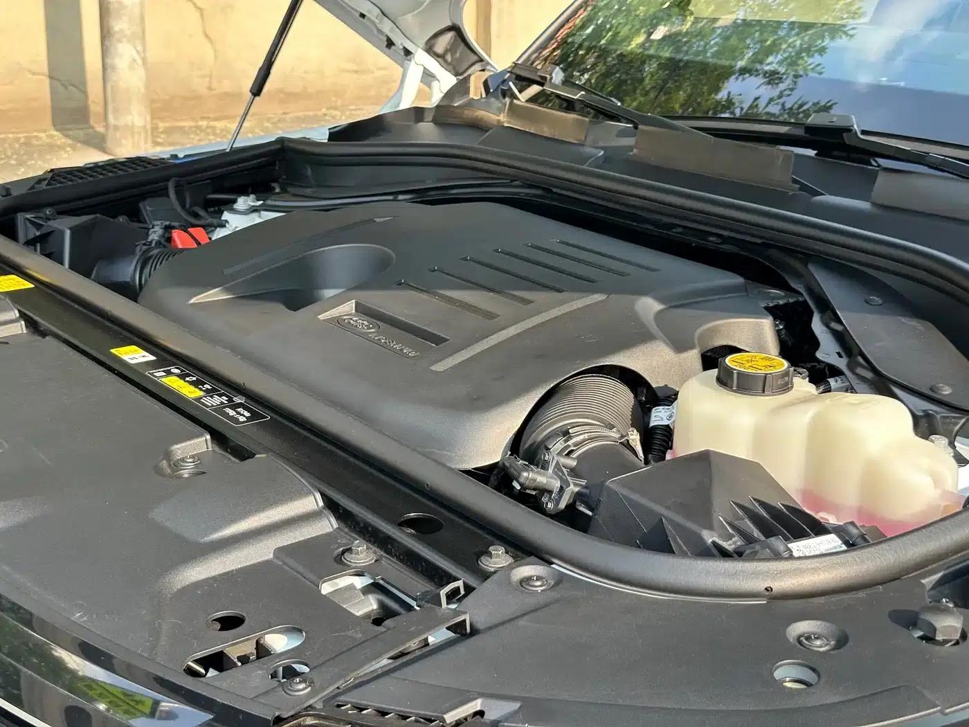 Range Rover 2025 3.0 L6 400PS Grand Long Wheelbase — миниатюра 16