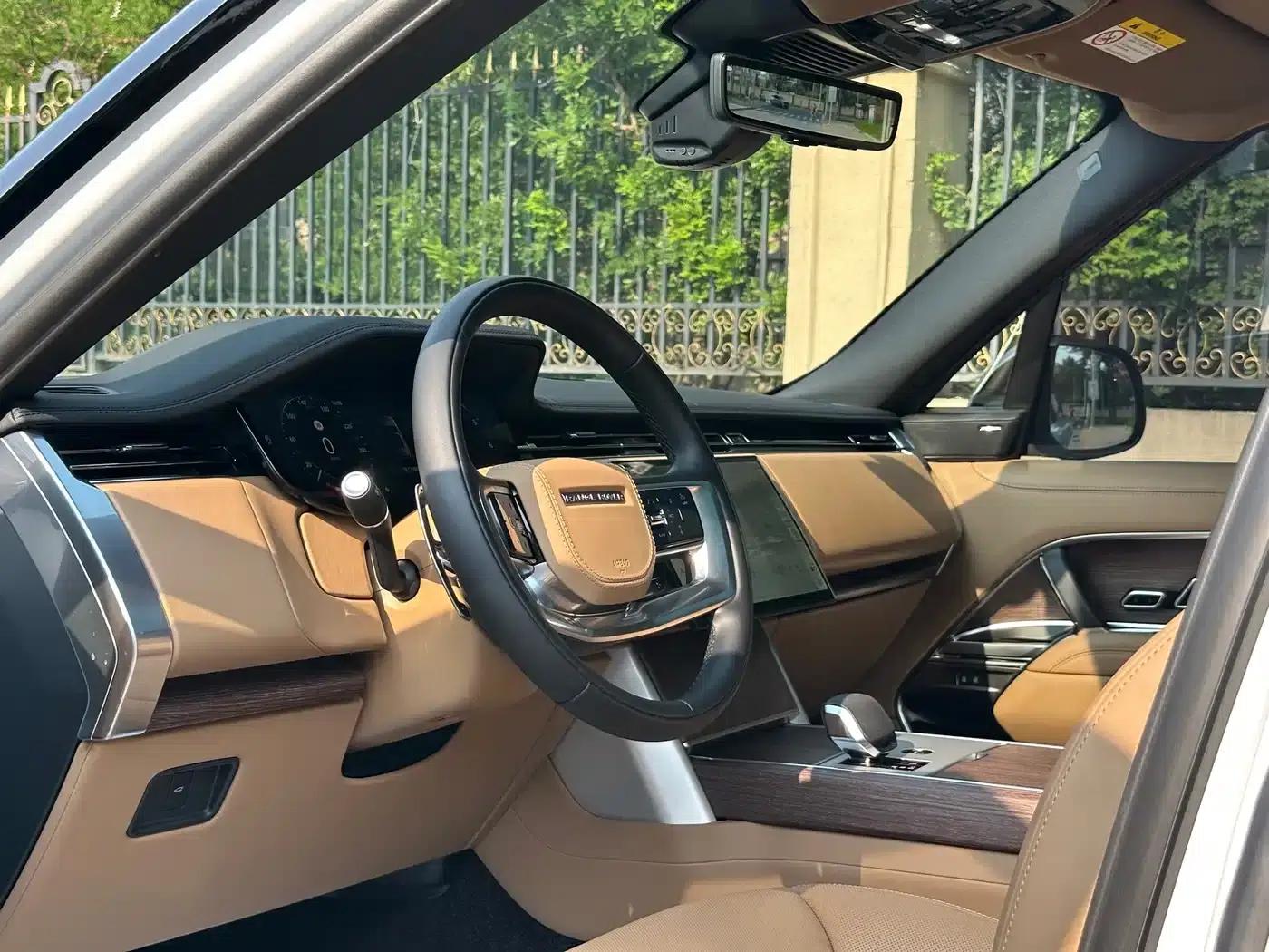 Range Rover 2025 3.0 L6 400PS Grand Long Wheelbase — миниатюра 3