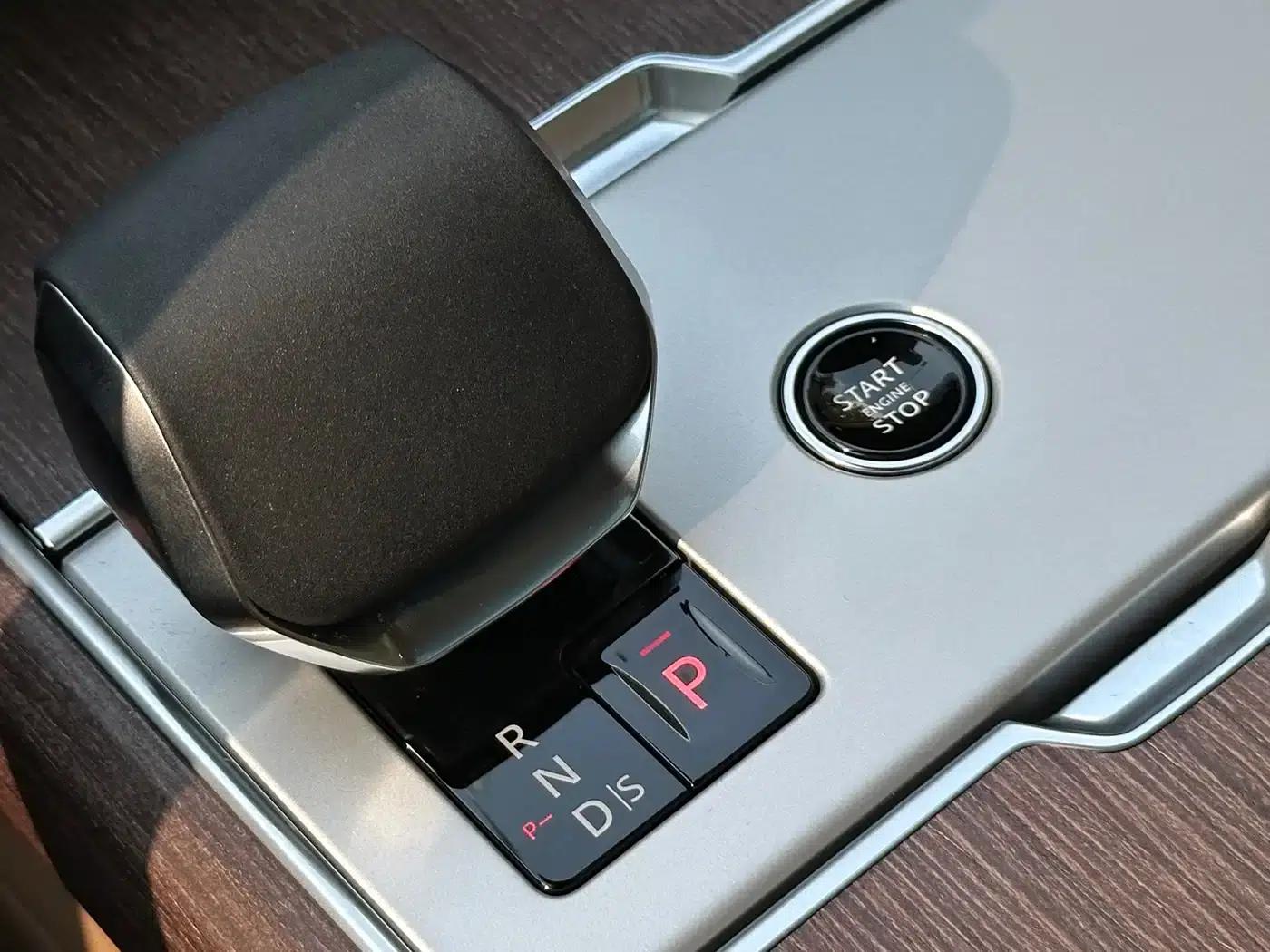 Range Rover 2025 3.0 L6 400PS Grand Long Wheelbase — миниатюра 10