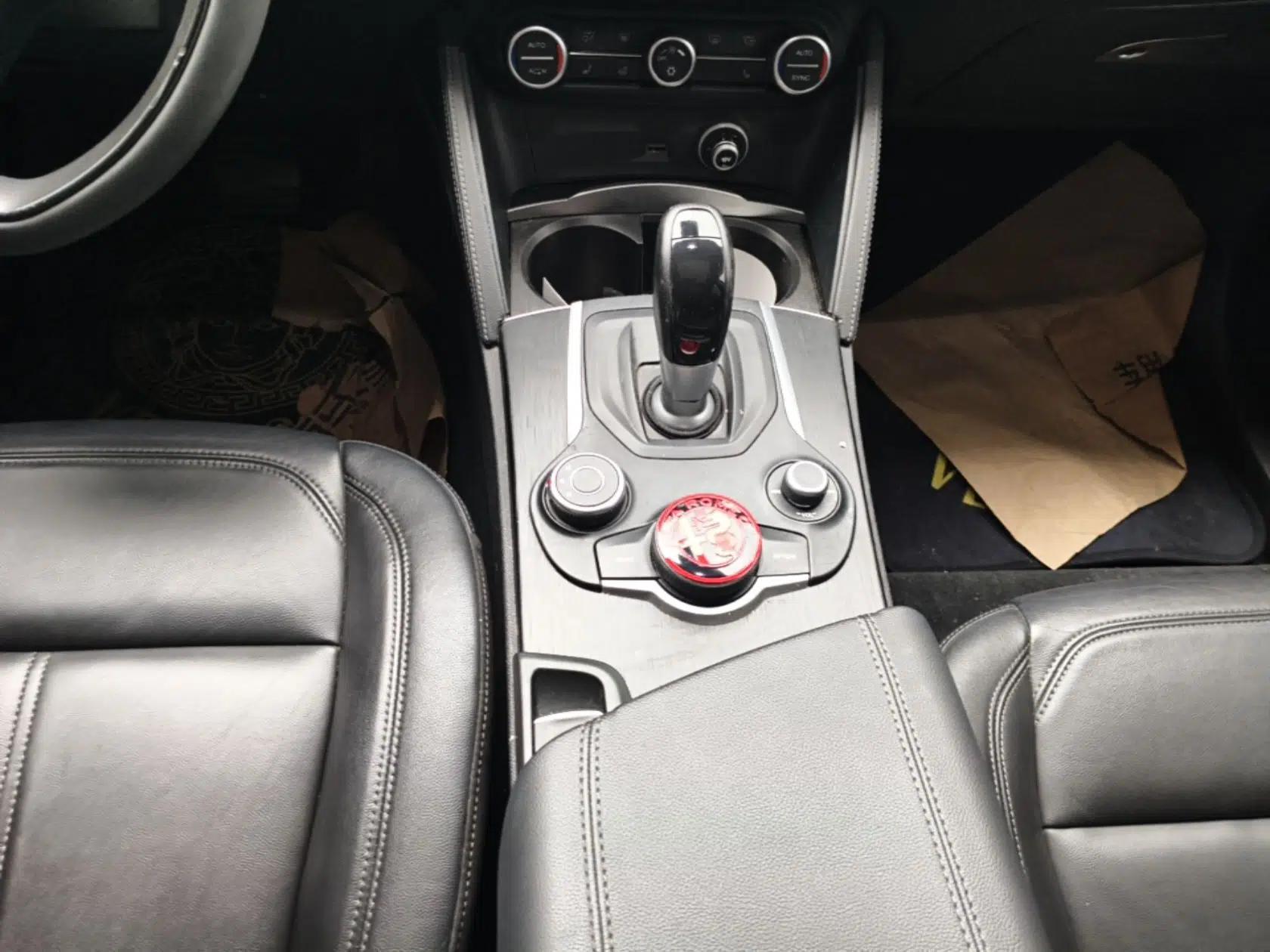 Alfa Romeo Stelvio 2017 2.0T 200HP Elite Edition — миниатюра 16