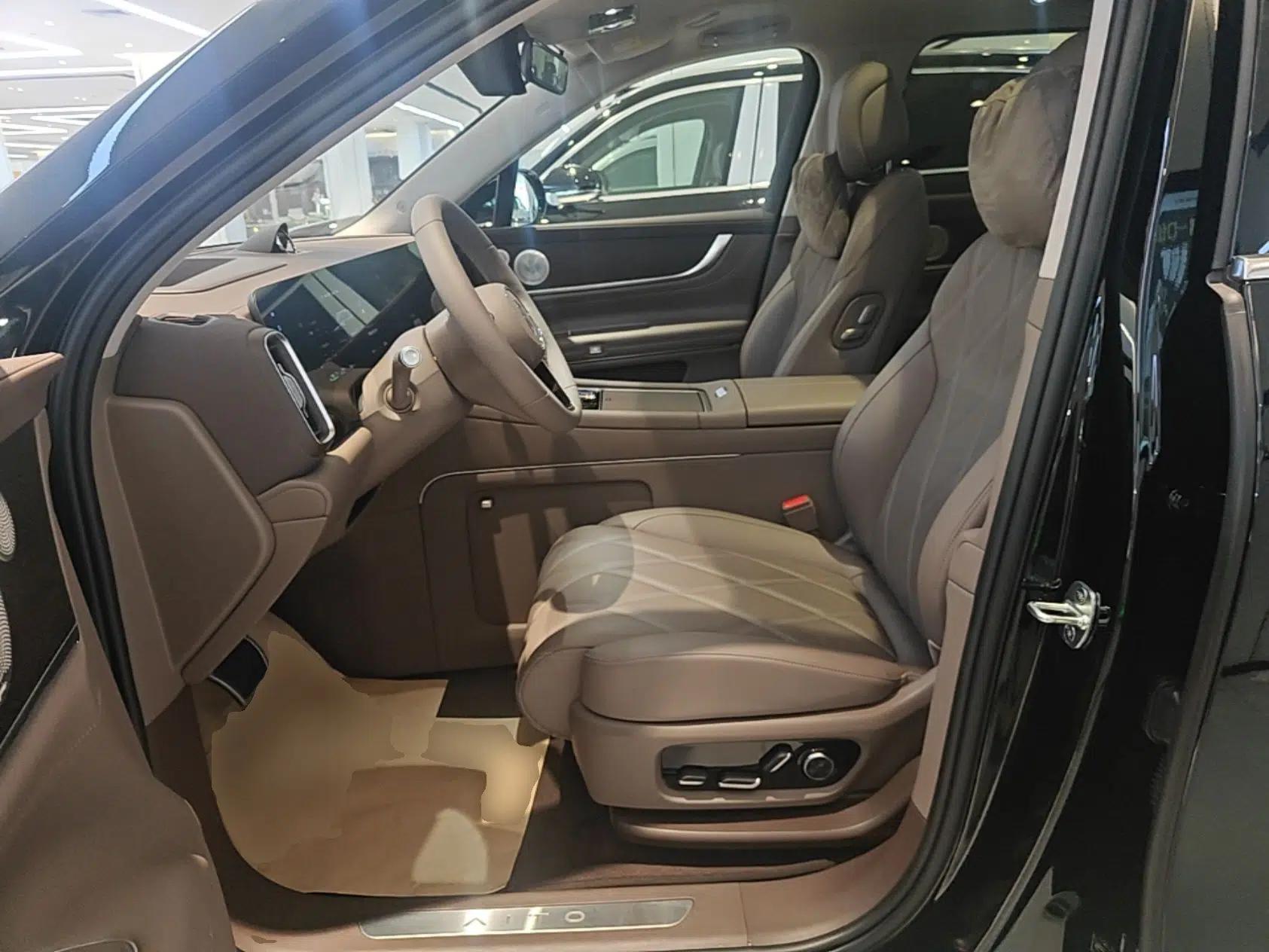Hima AITO M9 2025 Extended-Range Ultra Version 52 kWh 6-Seater — миниатюра 17