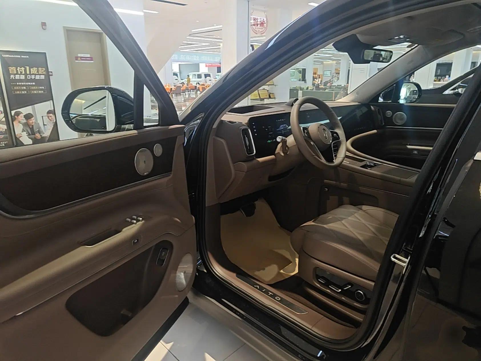 Hima AITO M9 2025 Extended-Range Ultra Version 52 kWh 6-Seater — миниатюра 18