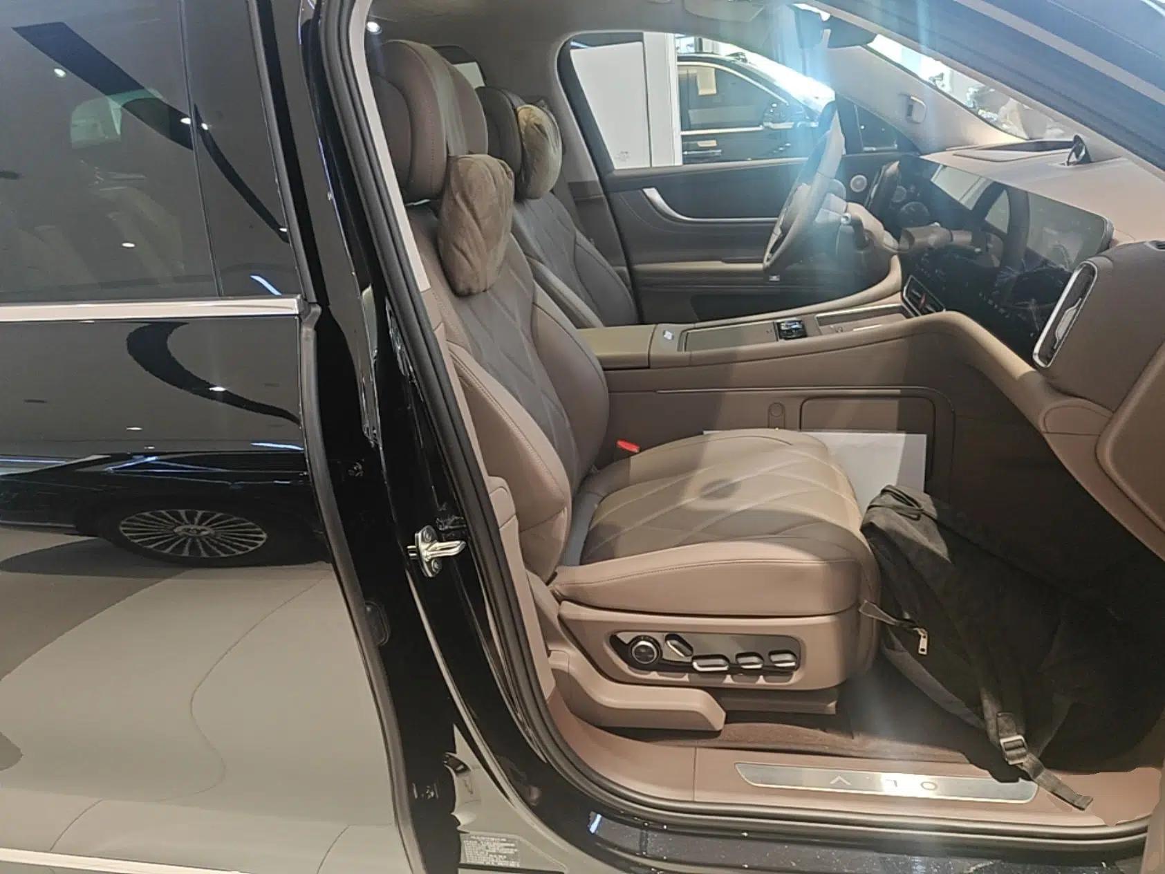 Hima AITO M9 2025 Extended-Range Ultra Version 52 kWh 6-Seater — миниатюра 19
