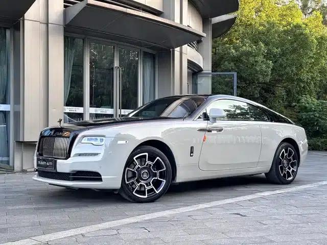 2018 Phantom 6.6T Black Badge