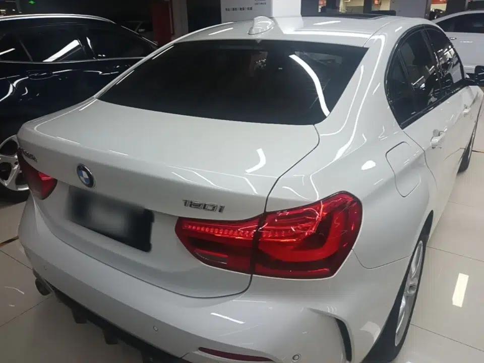 BMW 1 Series 2021 Revised 120i M Sport Night Edition — миниатюра 6