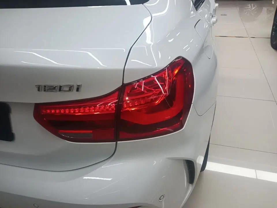 BMW 1 Series 2021 Revised 120i M Sport Night Edition — миниатюра 9