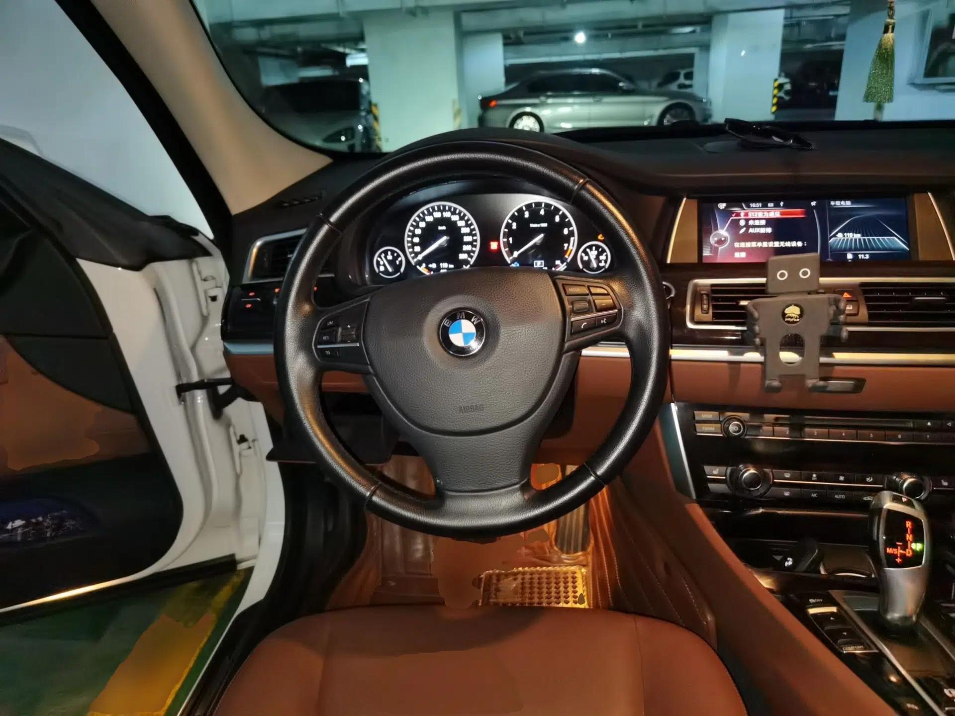 BMW 5 Series GT 2015 528i Leading Model — миниатюра 10