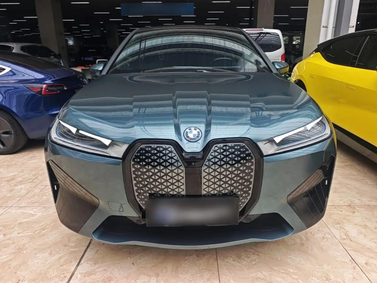 BMW iX 2023 xDrive40 — миниатюра 2