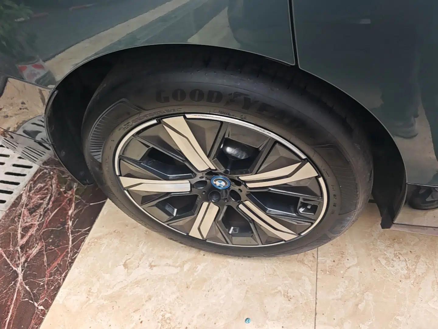 BMW iX 2023 xDrive40 — миниатюра 11