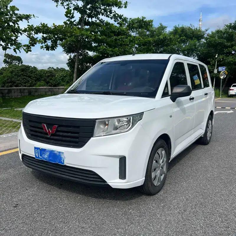 Wuling Hongguang PLUS 2019 1.5T Manual Standard 7-Seater — миниатюра 1