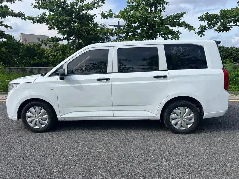 Wuling Hongguang PLUS 2019 1.5T Manual Standard 7-Seater — миниатюра 4