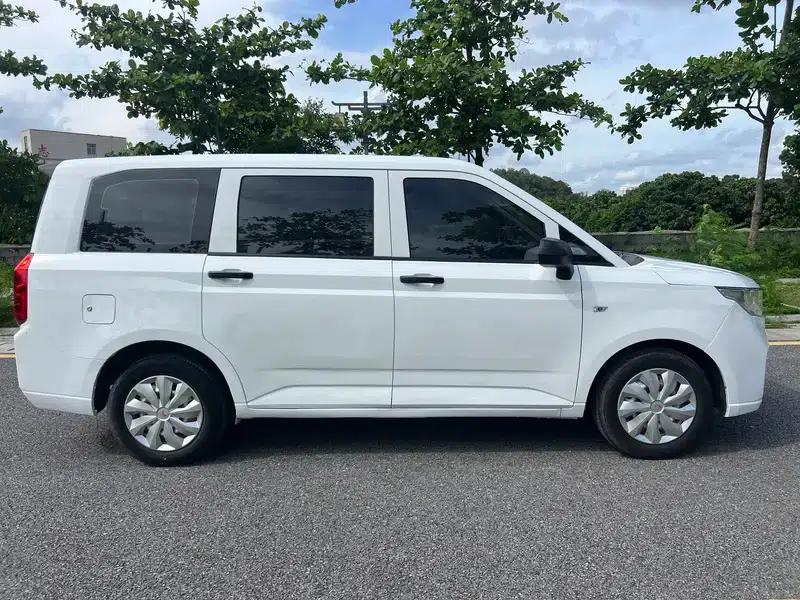 Wuling Hongguang PLUS 2019 1.5T Manual Standard 7-Seater — миниатюра 8