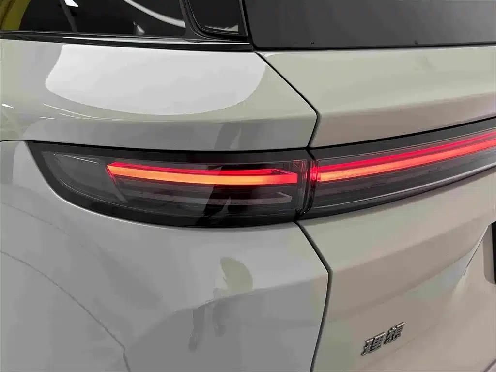 Li Auto i8 2025 Standard Edition — миниатюра 9