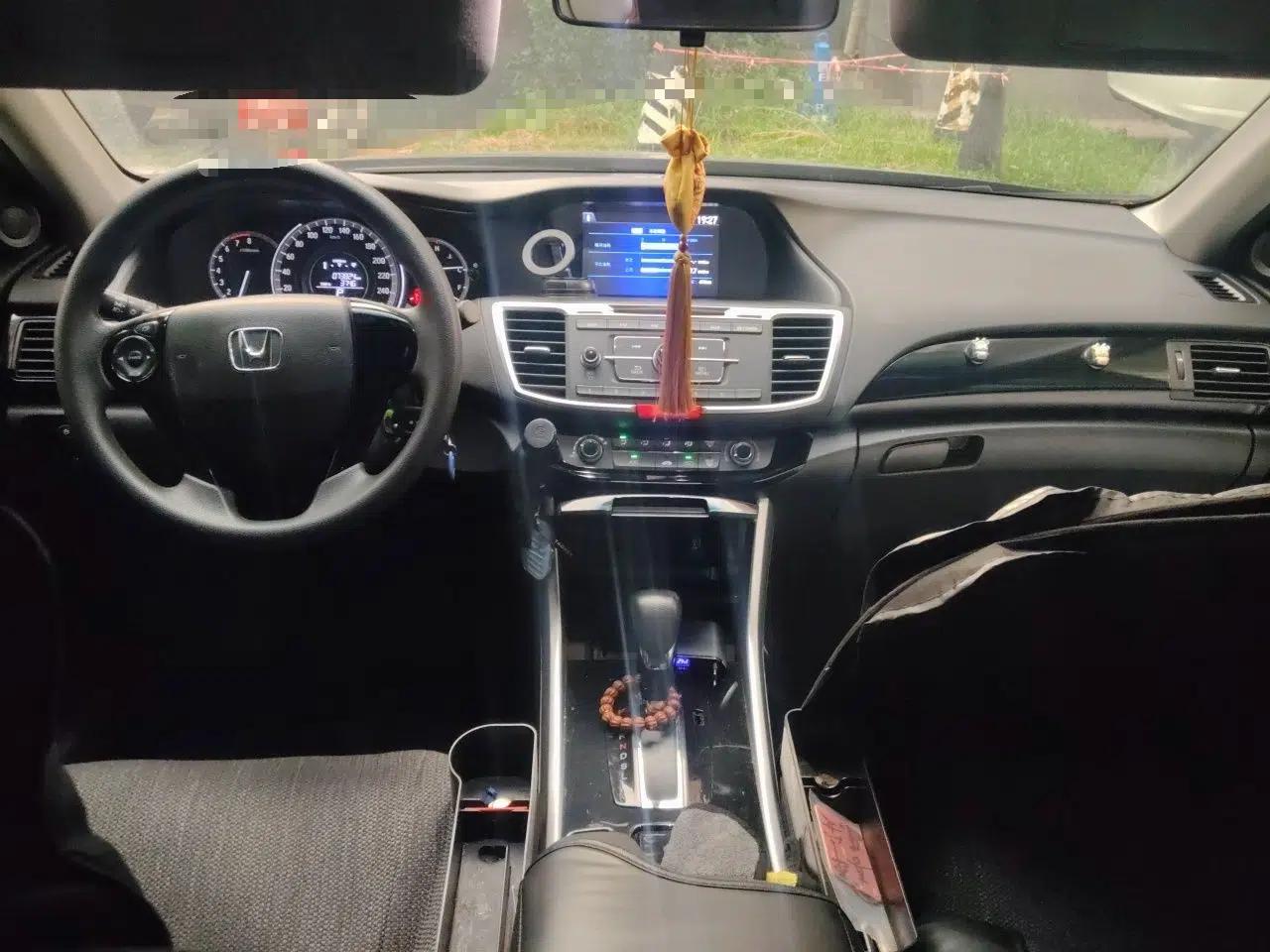Honda Accord 2016 2.0L Comfort Edition — миниатюра 13