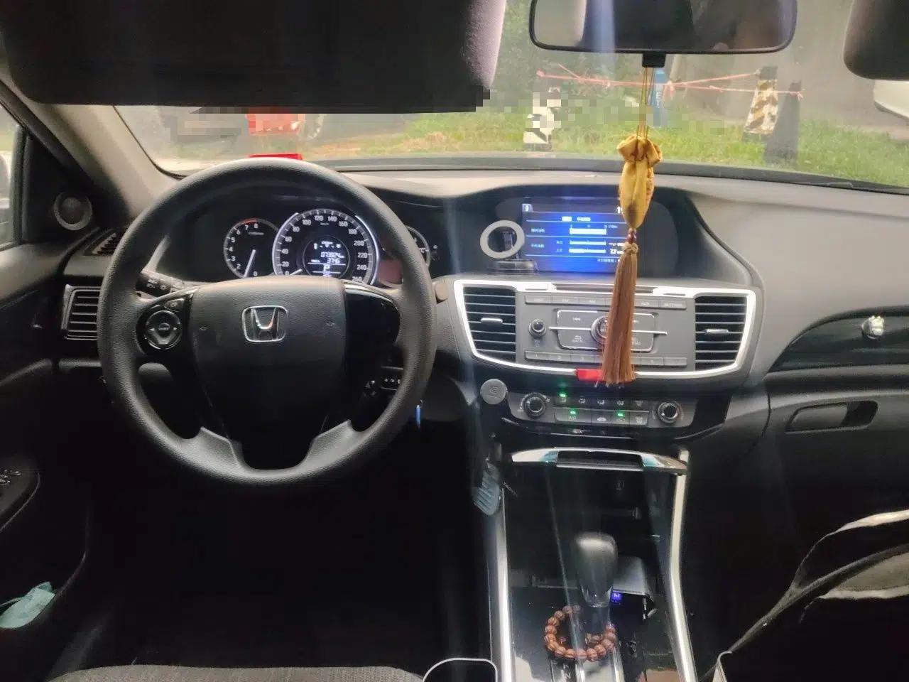 Honda Accord 2016 2.0L Comfort Edition — миниатюра 14