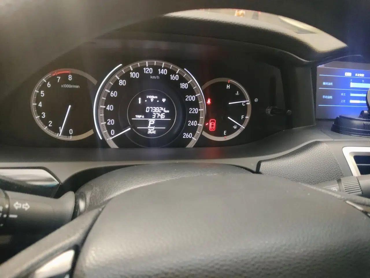 Honda Accord 2016 2.0L Comfort Edition — миниатюра 16