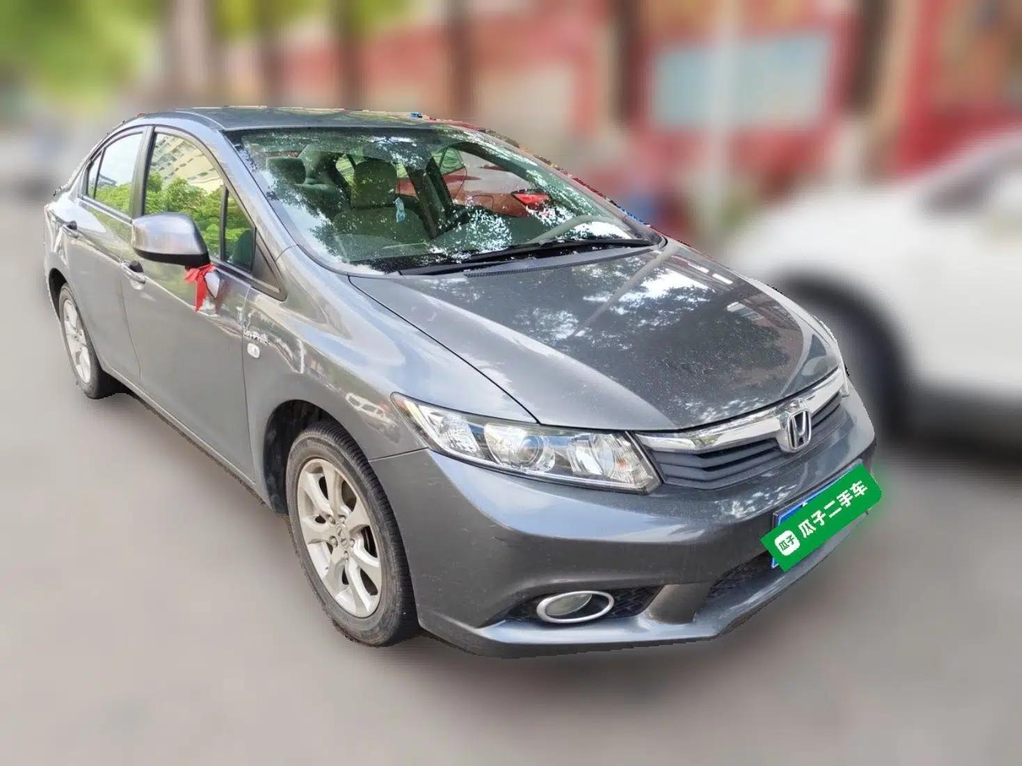 Honda Civic 2013 10th Anniversary 1.8L Automatic Comfort Version — миниатюра 3