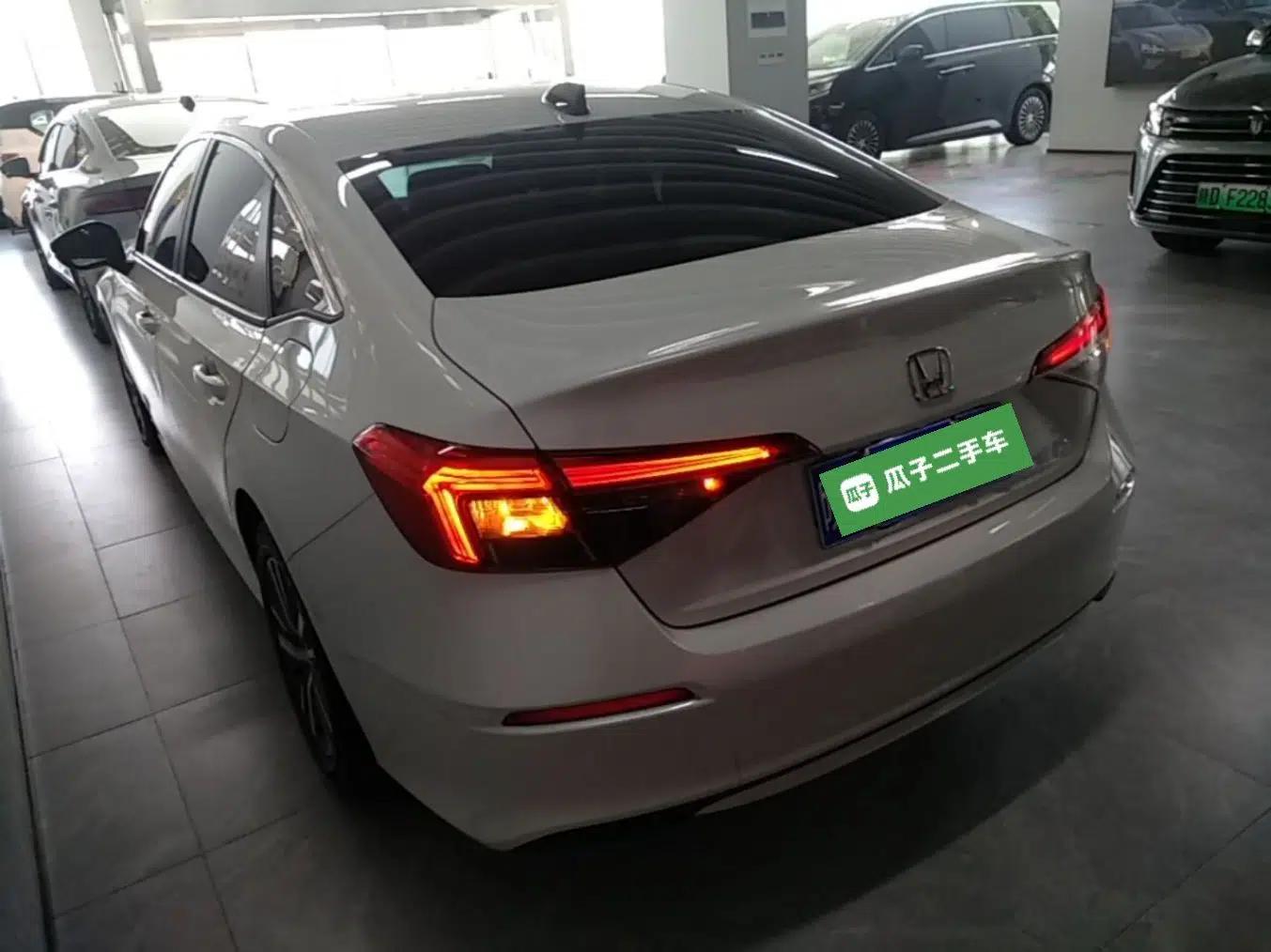 Honda Civic 2022 240TURBO CVT Dynamic Edition — миниатюра 4