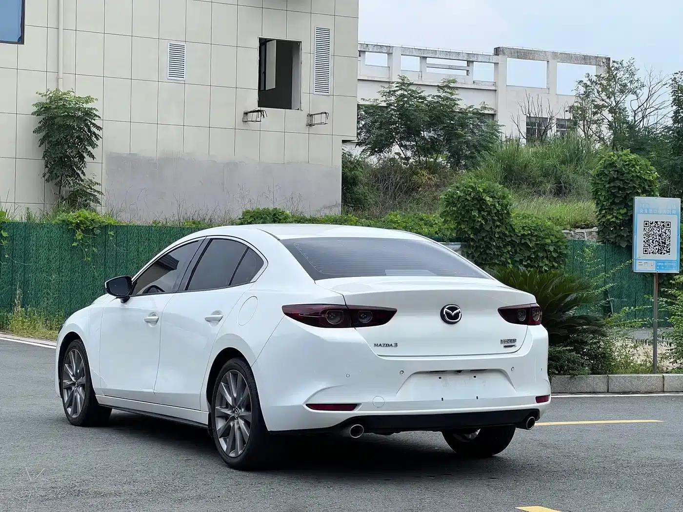 Mazda3 Axela 2021 2.0L Automatic Premium Edition — миниатюра 4