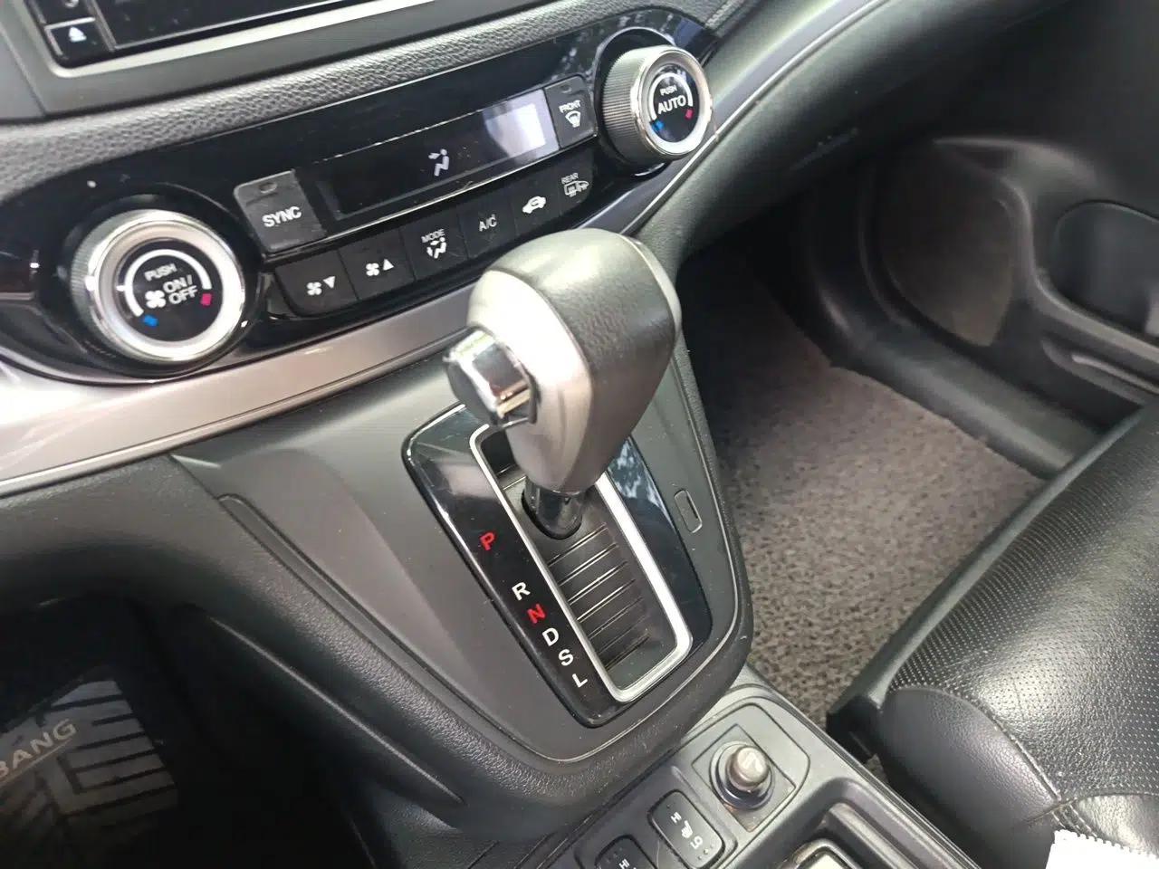 Honda CR-V 2015 2.4L four-wheel drive luxury version — миниатюра 14