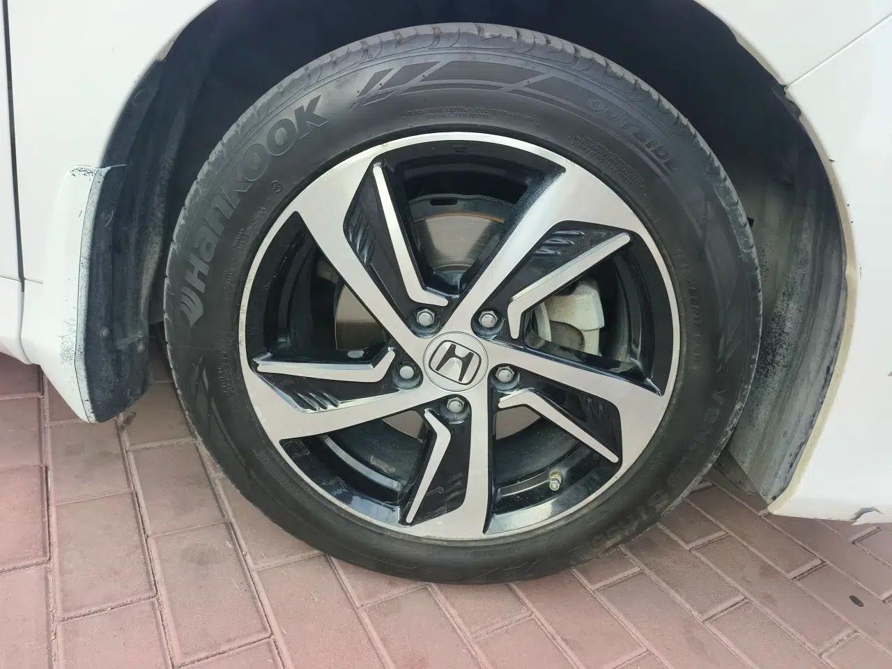 Honda Odyssey 2017 2.4L Smart Edition — миниатюра 8