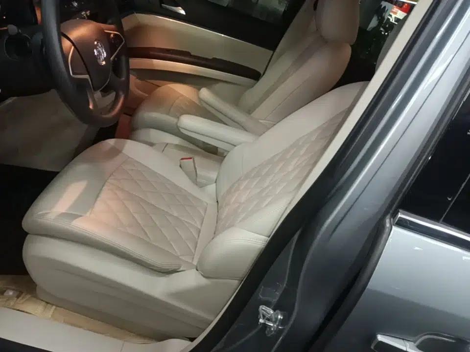 Buick GL8 2023 Land Executive Class Comfort Model — миниатюра 17