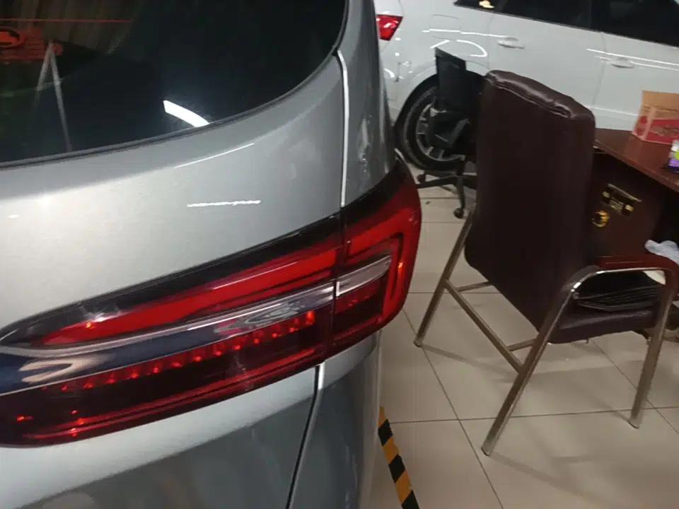 Buick GL8 2023 Land Executive Class Comfort Model — миниатюра 9