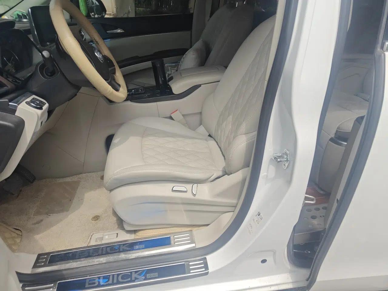 Buick GL8 2021 Land Cruiser Executive Class 652T Comfort Model — миниатюра 15