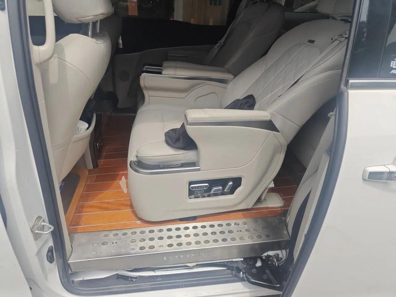 Buick GL8 2021 Land Cruiser Executive Class 652T Comfort Model — миниатюра 17