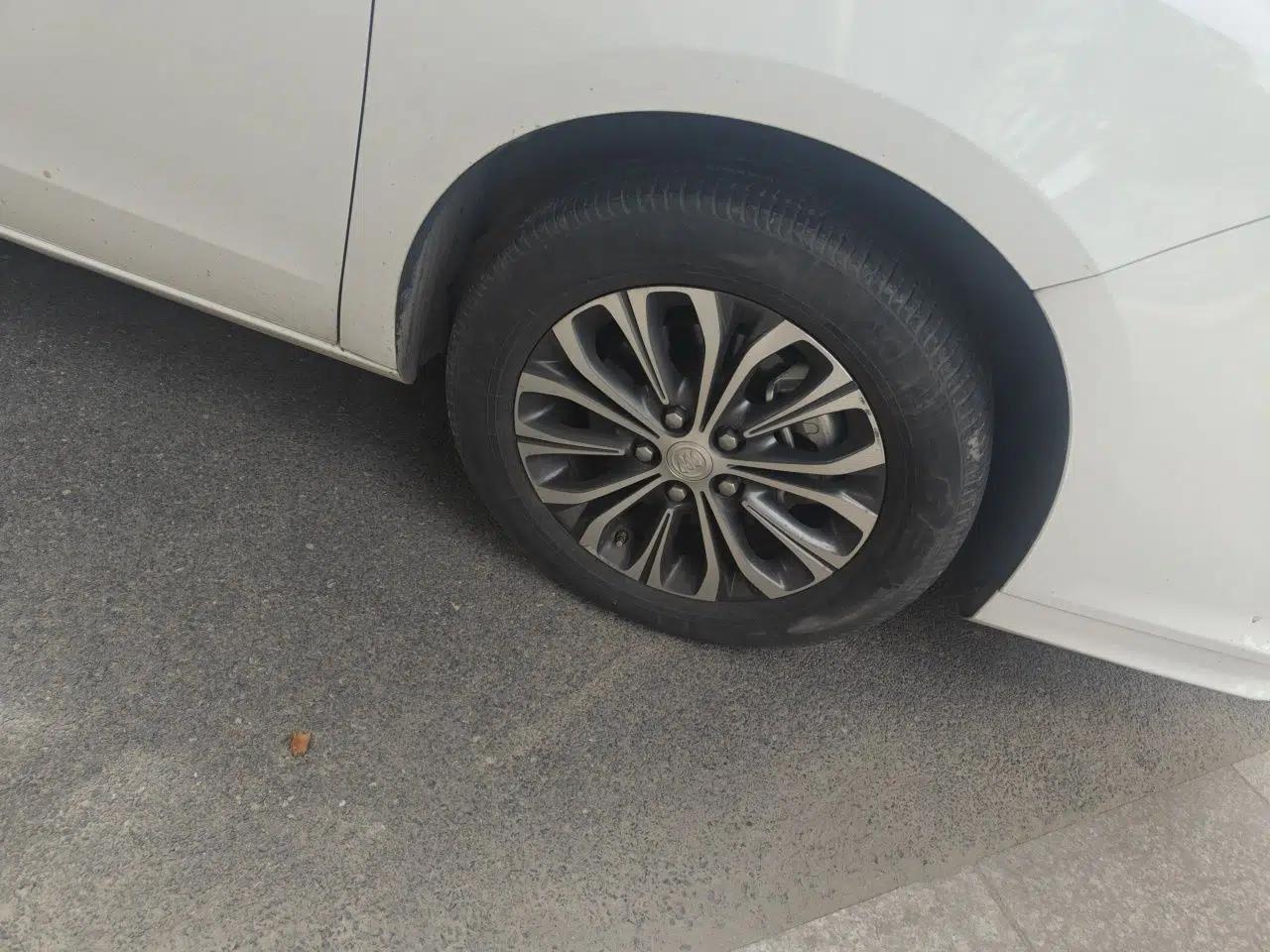Buick GL8 2021 Land Cruiser Executive Class 652T Comfort Model — миниатюра 8