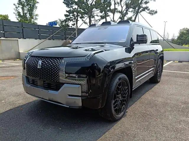 Looking up at the 2023 U8 Luxury Edition