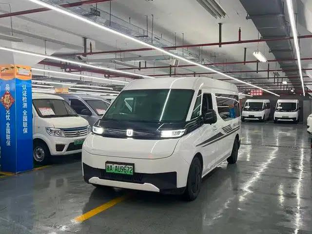 Super VAN 2025 Model, Mid-Wheelbase, Mid-Roof, 83kWh