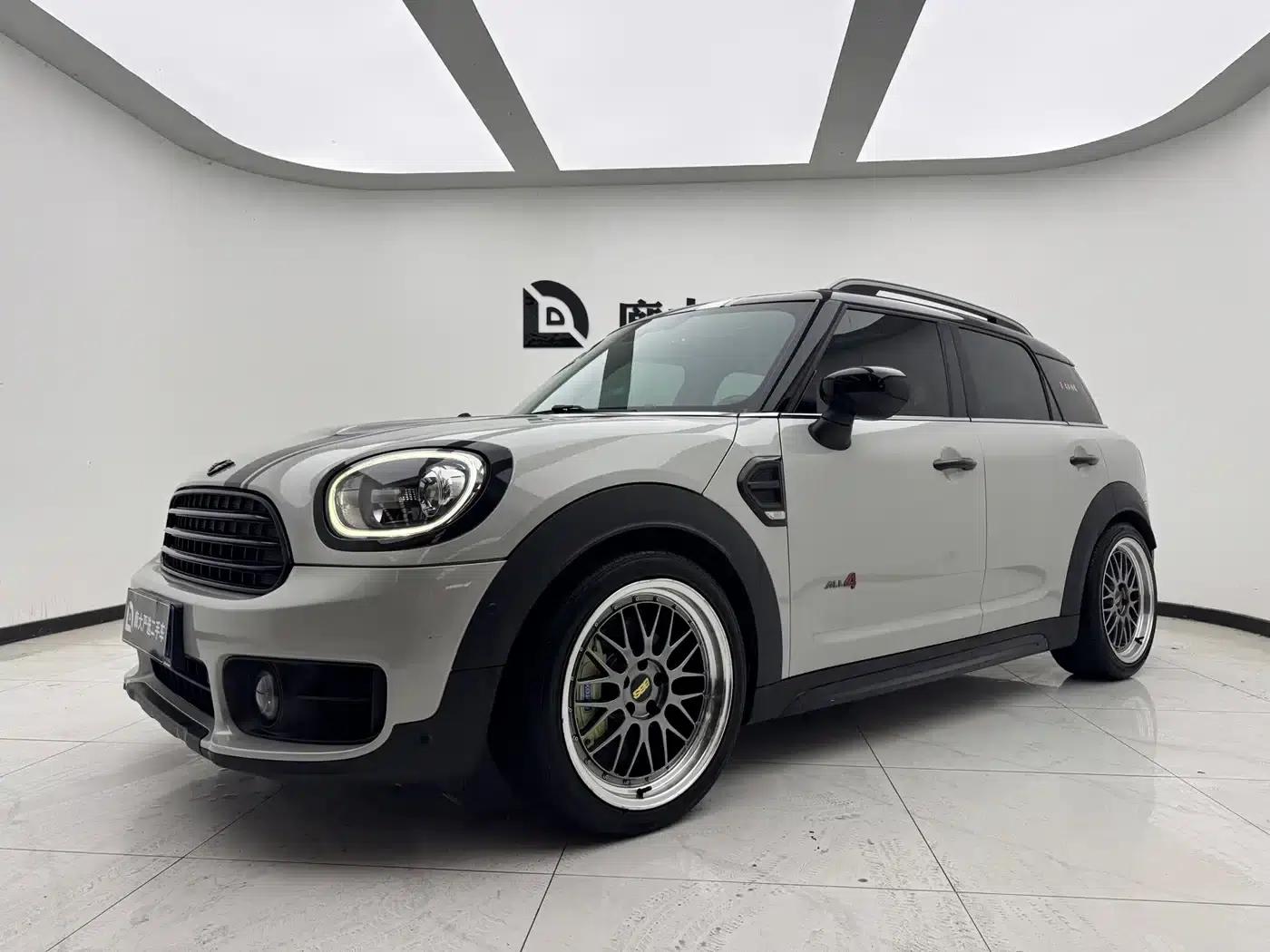 2020 MINI COUNTRYMAN 1.5T COOPER ALL4 Polar Edition — миниатюра 1