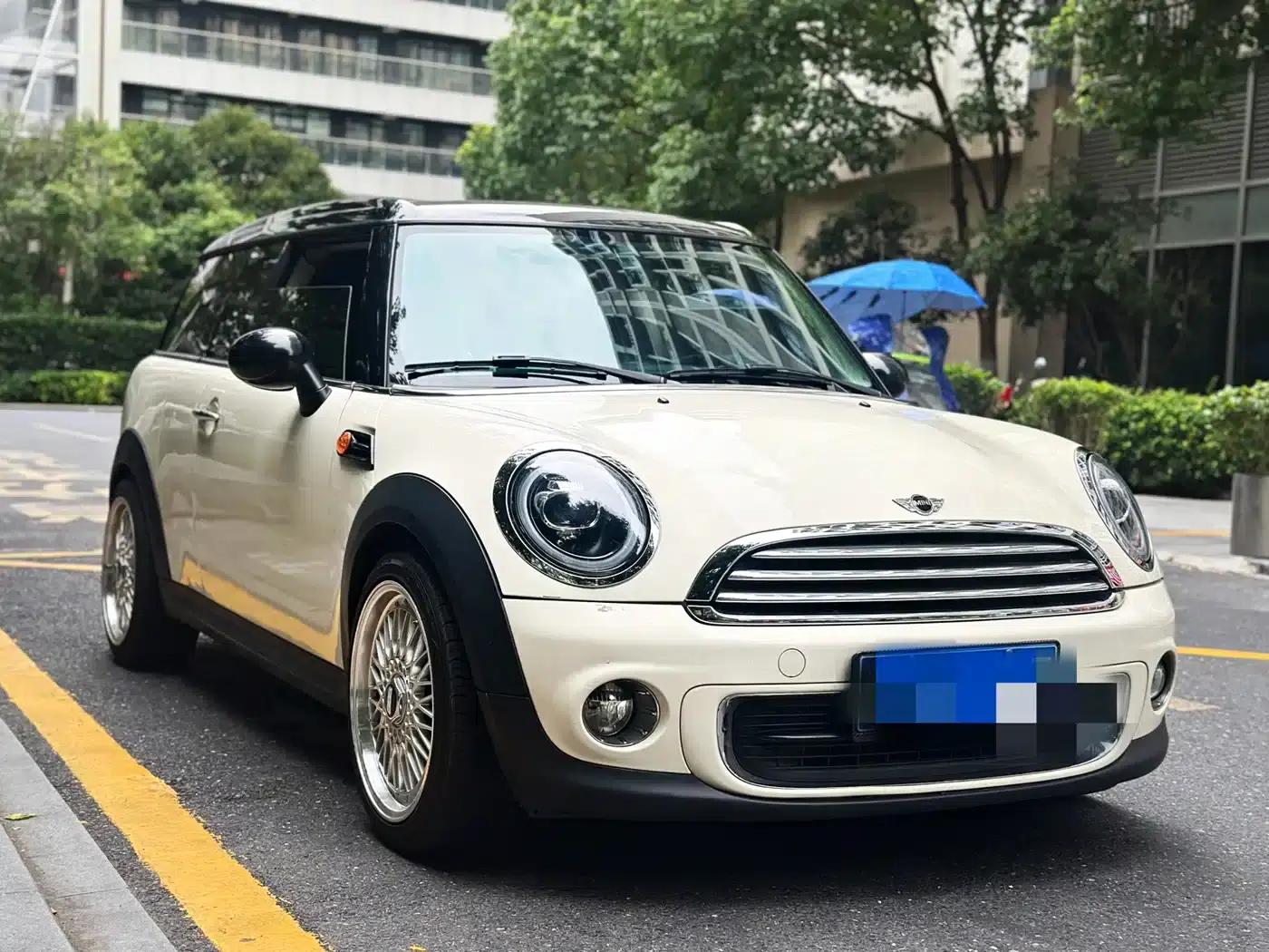 MINI CLUBMAN 2011 1.6L ONE — миниатюра 3
