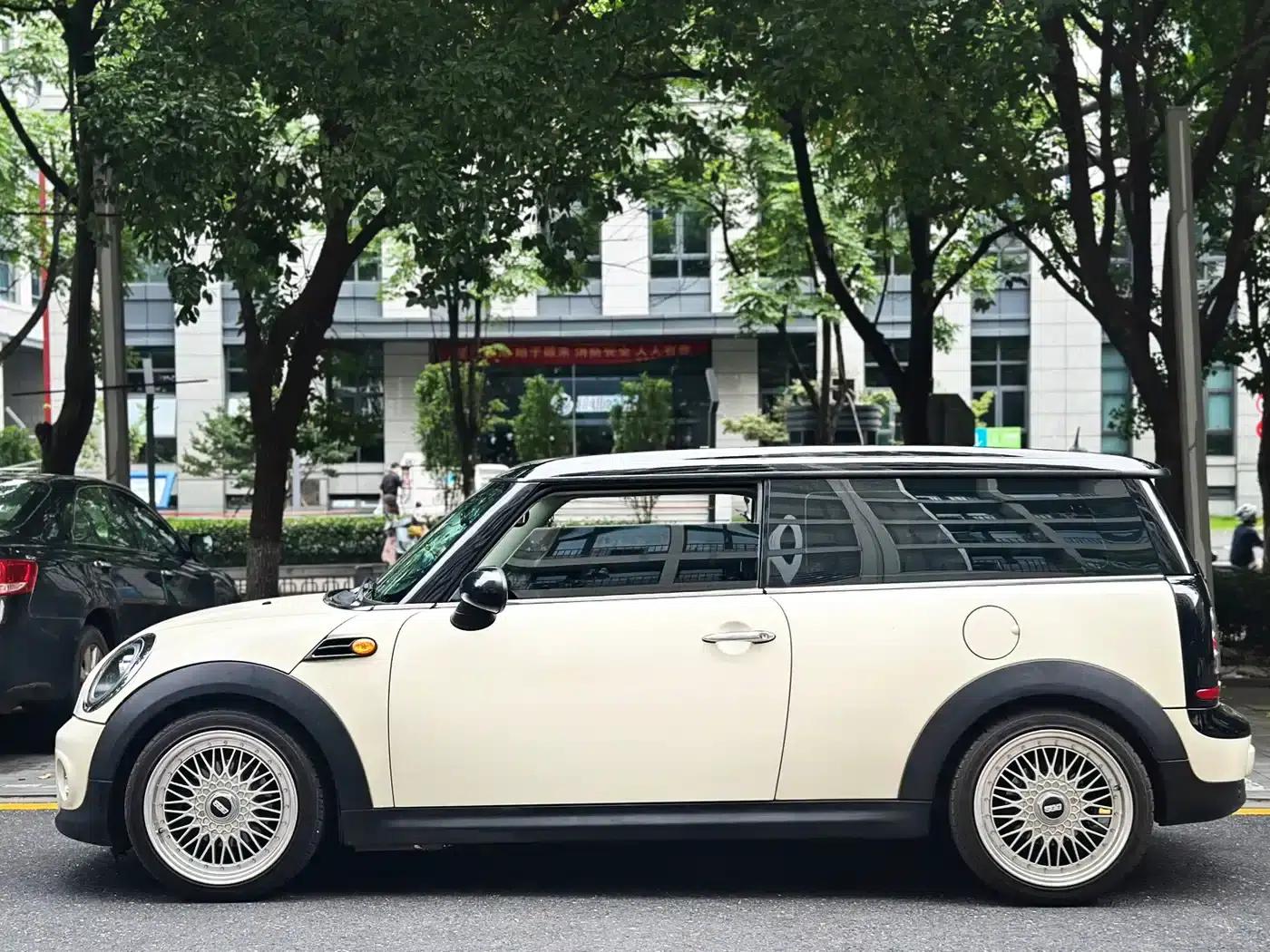MINI CLUBMAN 2011 1.6L ONE — миниатюра 7