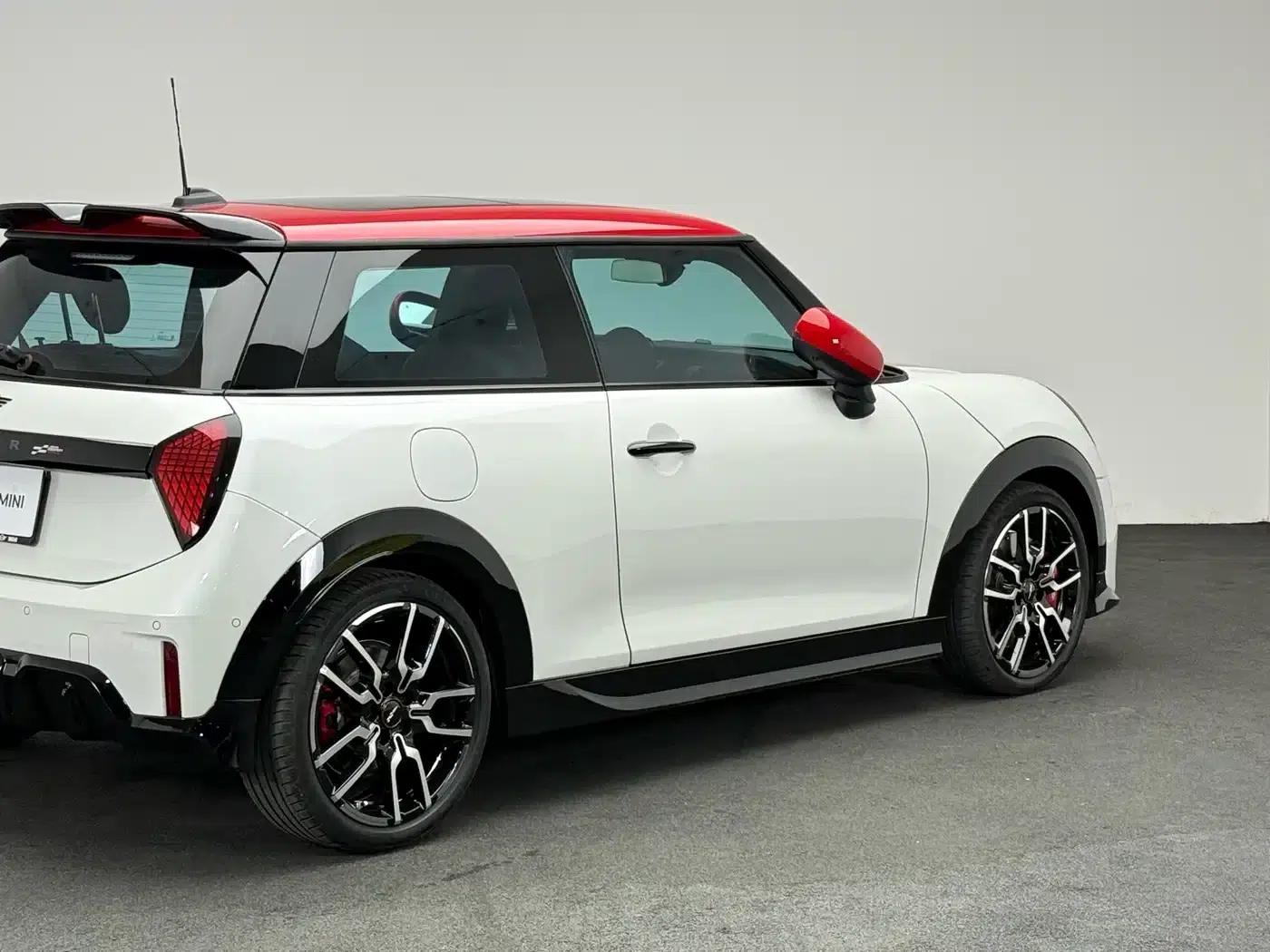 2025 MINI JCW JOHN COOPER WORKS — миниатюра 17