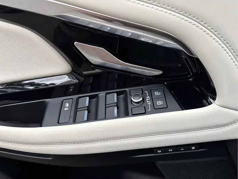Range Rover Evoque 2022 Facelift Evoque L 249PS R-Dynamic Luxury Edition — миниатюра 23