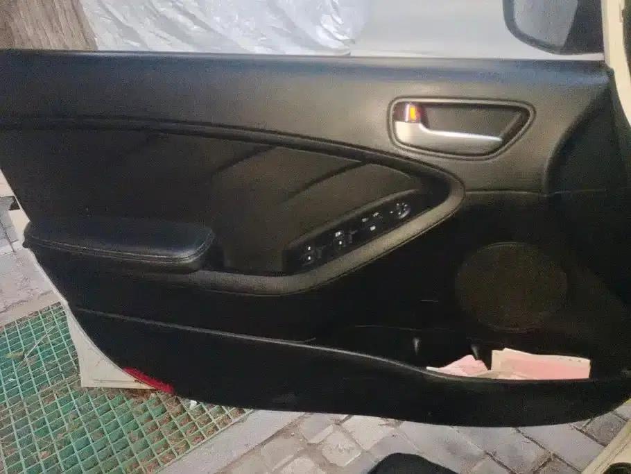 Kia K3 2016 1.6L Manual GL — миниатюра 7