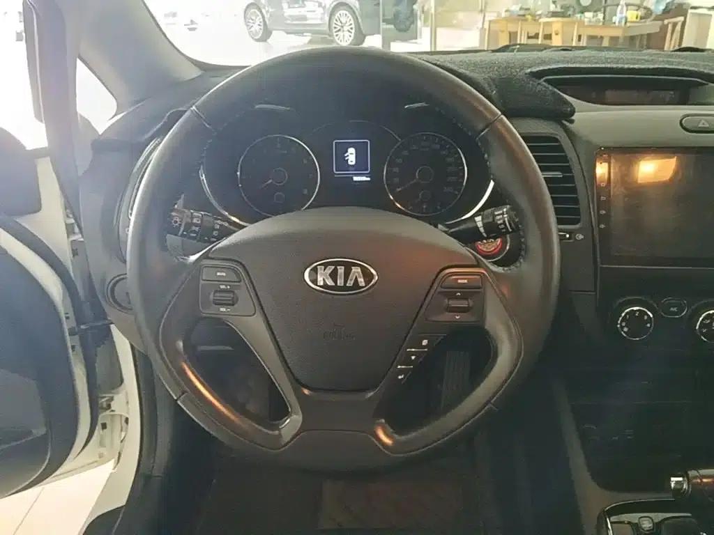 Kia K3 2017 1.6L Automatic 15th Anniversary Special Edition GLS — миниатюра 11