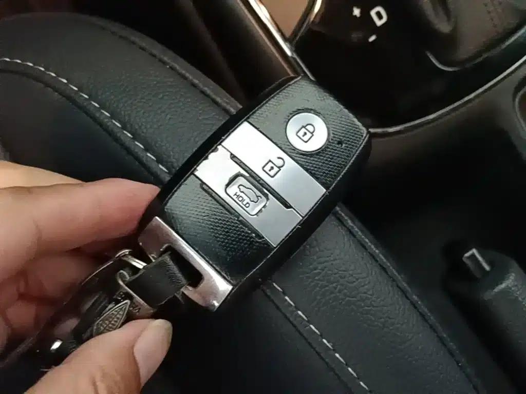 Kia K3 2017 1.6L Automatic 15th Anniversary Special Edition GLS — миниатюра 9