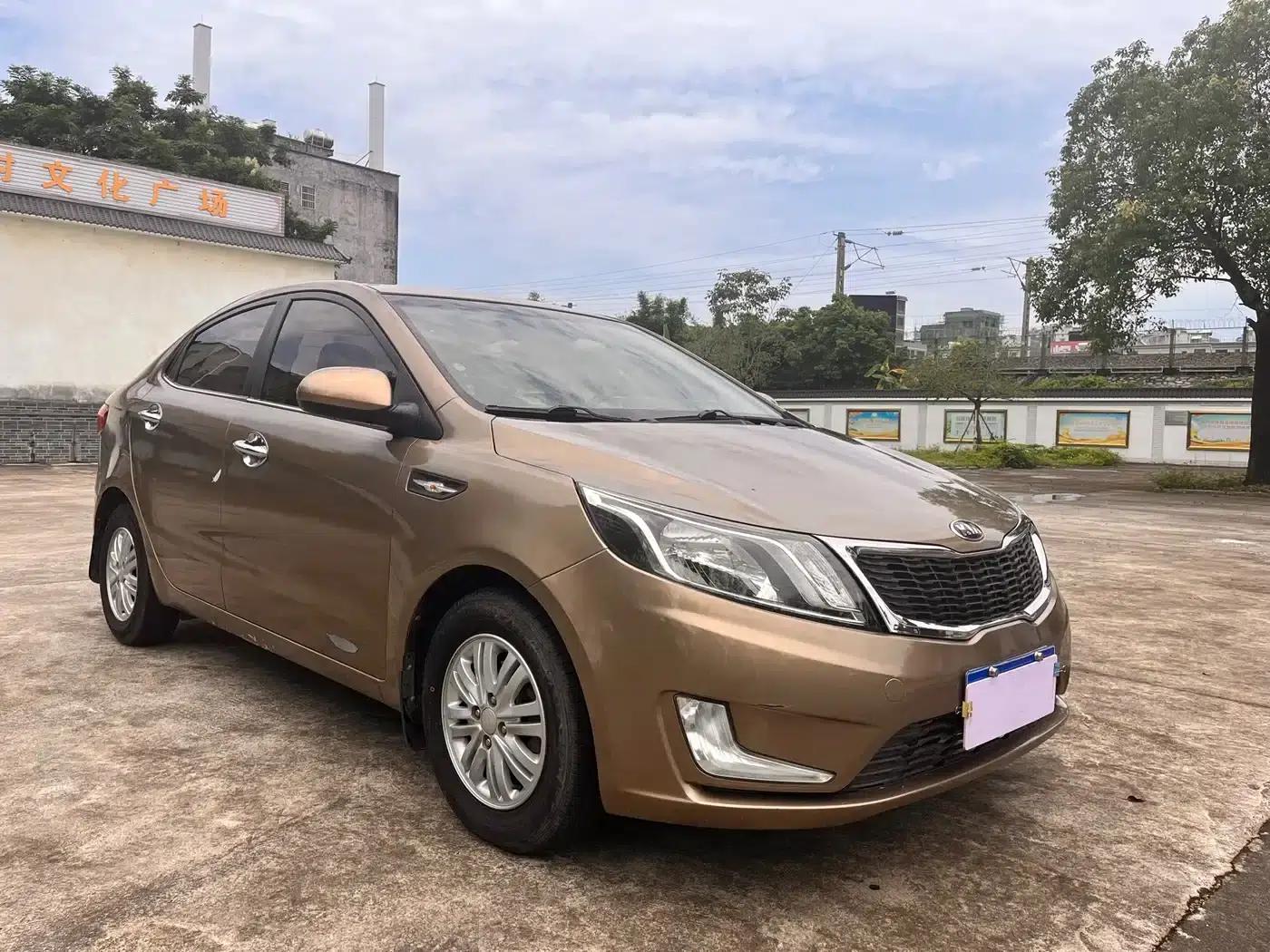 Kia K2 2012 Sedan 1.4L AT GLS Anniversary Edition — миниатюра 3