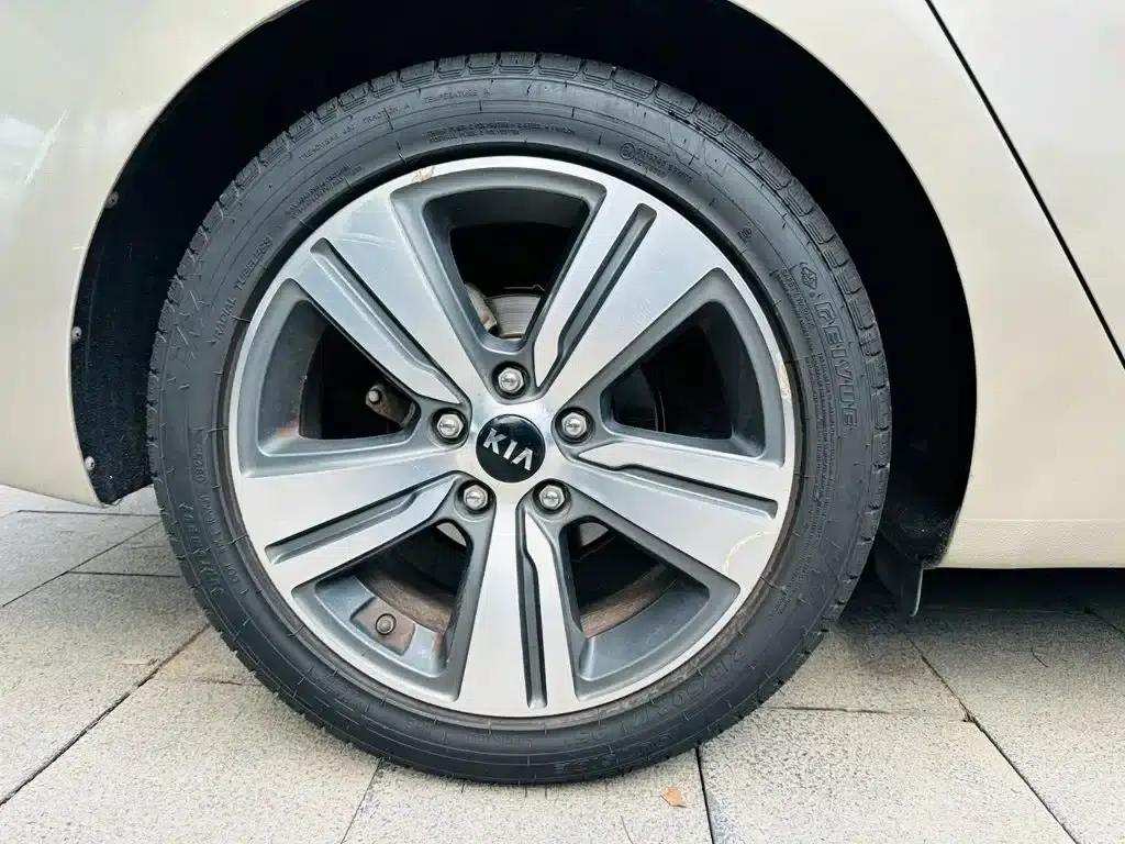 Kia K5 2017 1.8L Automatic DLX — миниатюра 10