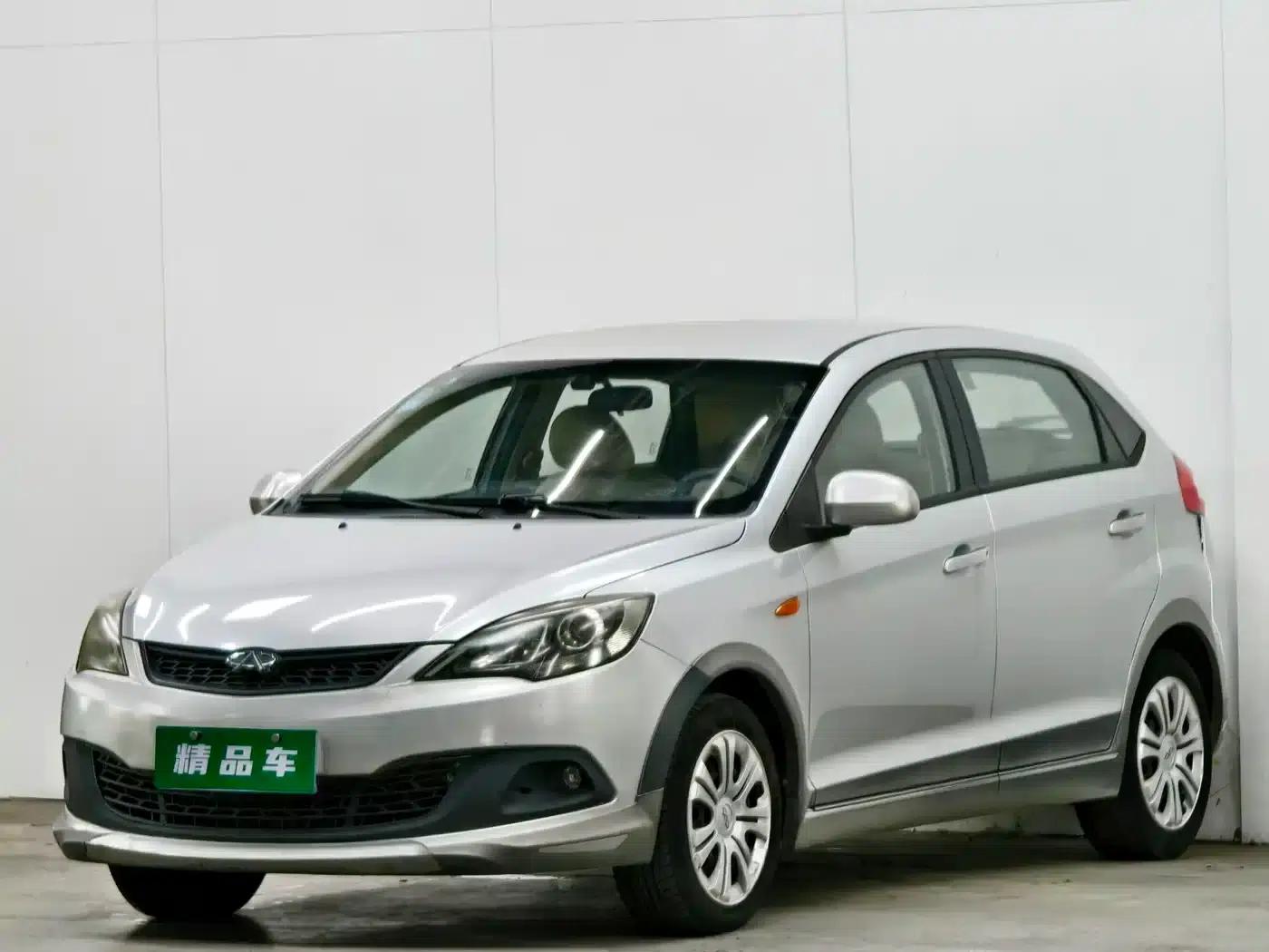 Fengyun 2 2014 Hatchback 1.5L Manual New Youth Edition — миниатюра 1